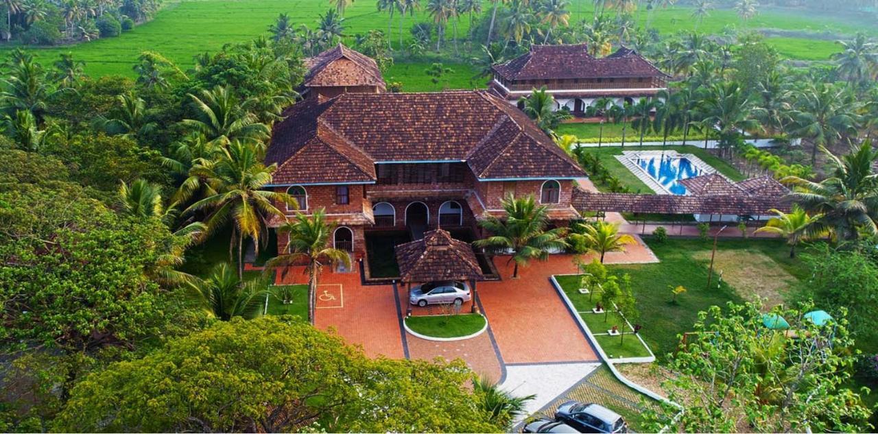 Kumarakom Heritage Resort كوتايم المظهر الخارجي الصورة